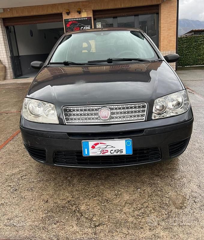 Usata Fiat Punto Active 59 CV (43 kW) 2009 Marrone Berlina