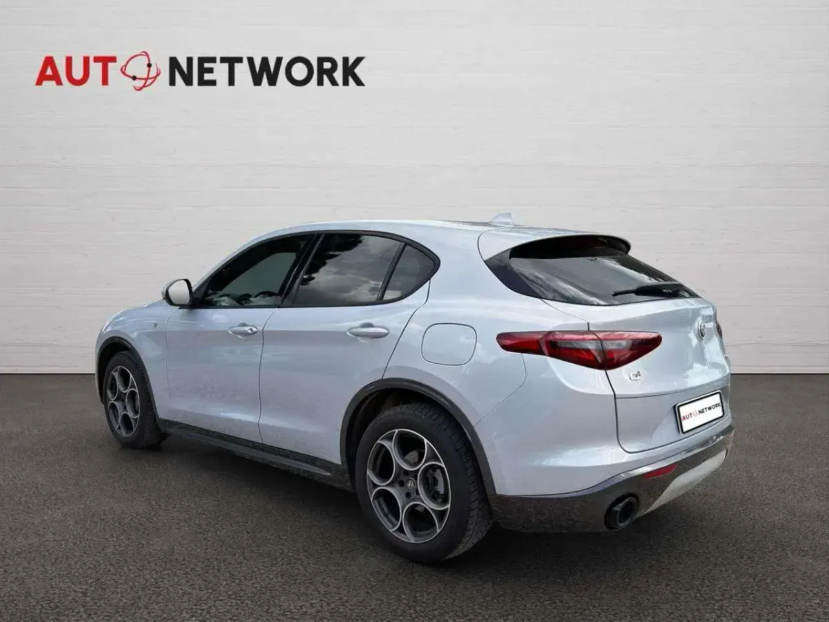 Usata Alfa Romeo Stelvio Ti 209 CV (153 kW) 2022 Argento SUV