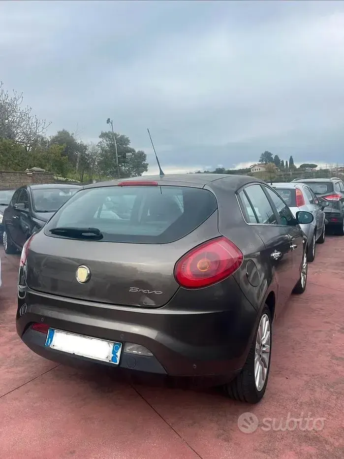 Usata Fiat Bravo Emotion 120 CV (88 kW) 2007 Marrone Utilitaria