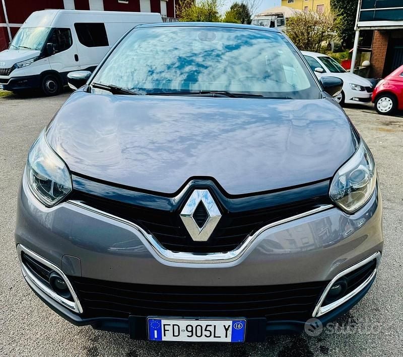 Usata Renault Captur Intens 120 CV (88 kW) 2016 Grigio SUV