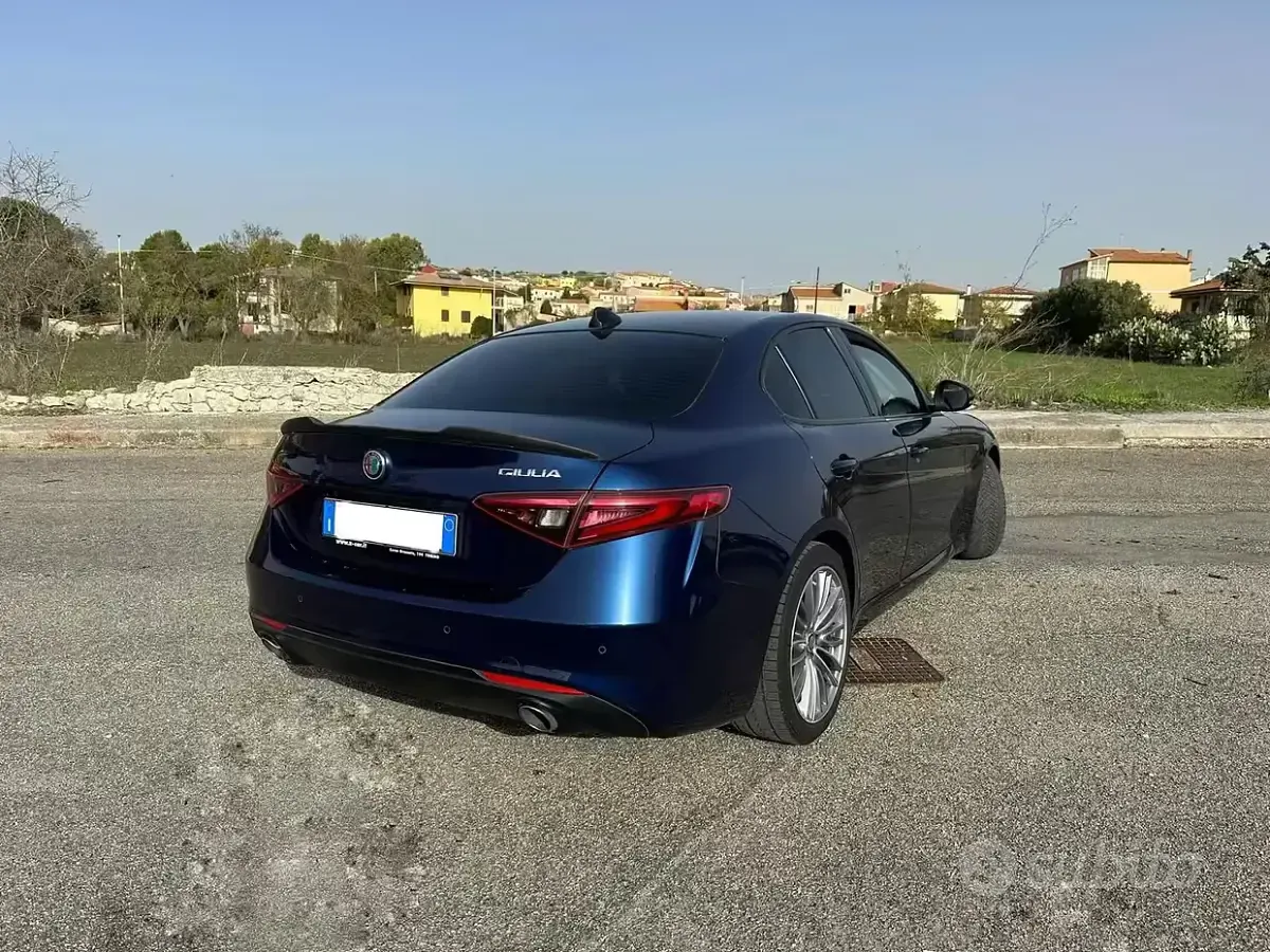 Usata Alfa Romeo Giulia 200 CV (147 kW) 2017 Blu Berlina