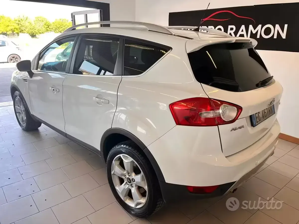 Usado Ford Kuga 163 CV (119 kW) 2010 Blanco SUV