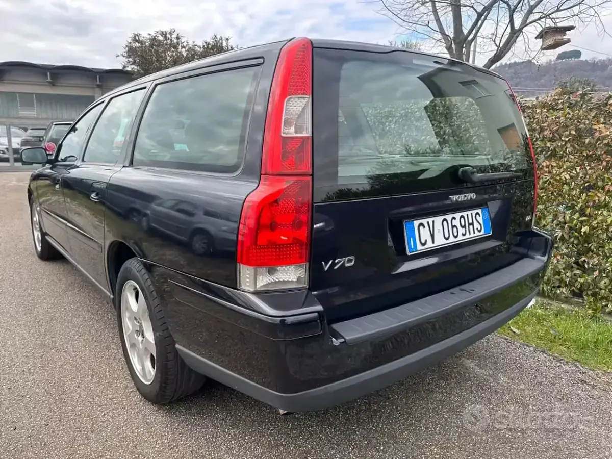 Usata Volvo V70 Momentum 163 CV (119 kW) 2005 Blu Station wagon