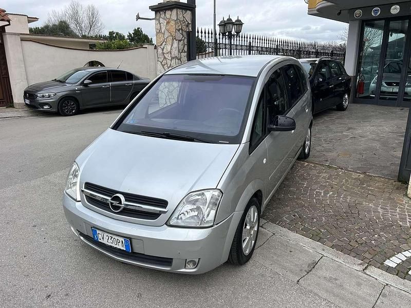 Usata Opel Meriva Cosmo 101 CV (74 kW) 2005 Argento Monovolume