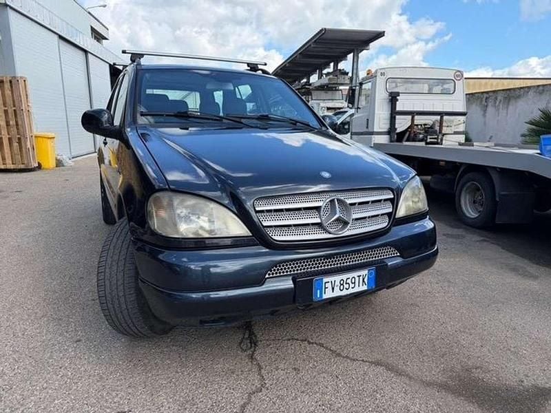 Usata Mercedes ML270 163 CV (119 kW) 2001 Blu/azzurro SUV
