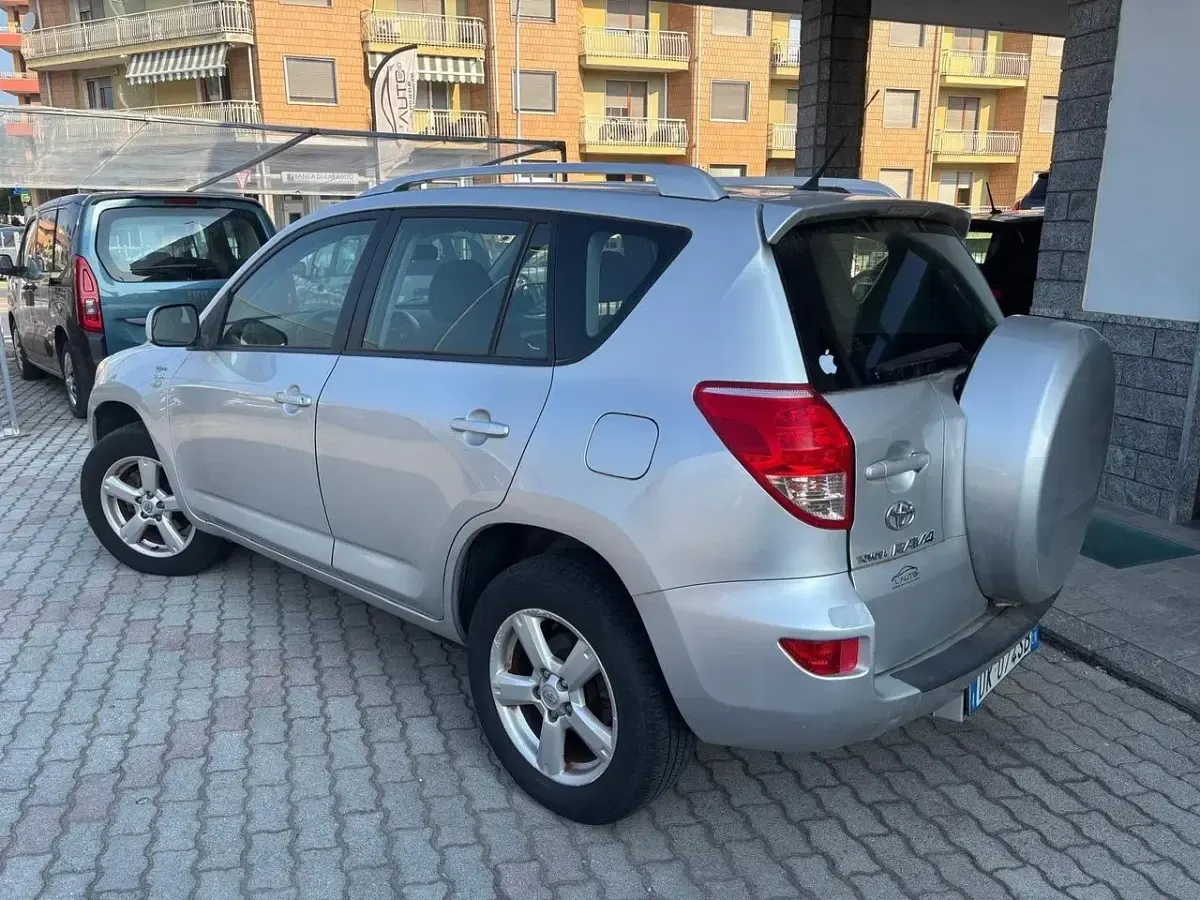 Usata Toyota RAV4 Sol 136 CV (100 kW) 2007 Argento SUV