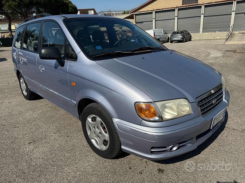 Usata Hyundai Trajet GLS 113 CV (83 kW) 2004 Grigio Monovolume