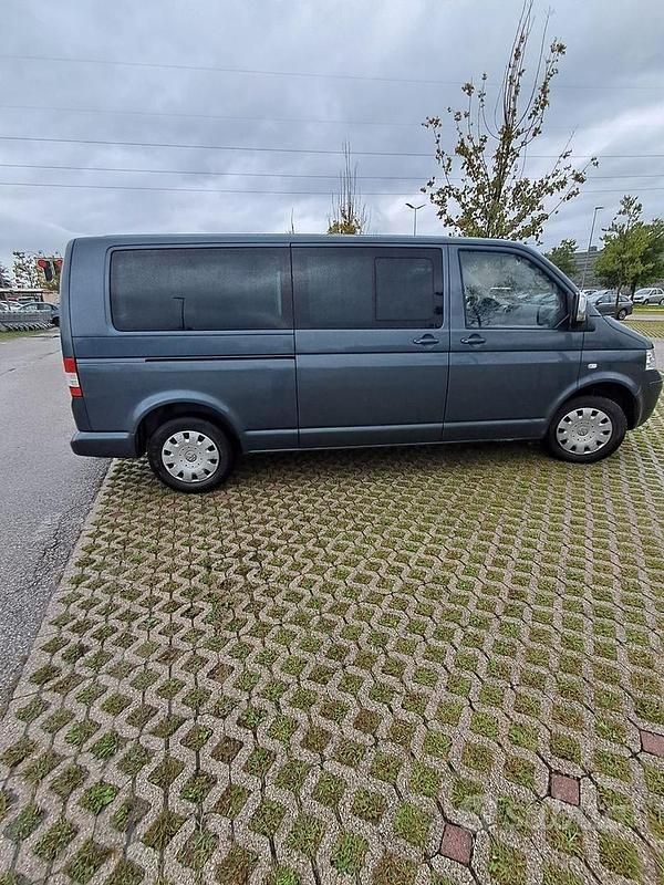 Usata VW Caravelle 2007 Grigio Monovolume