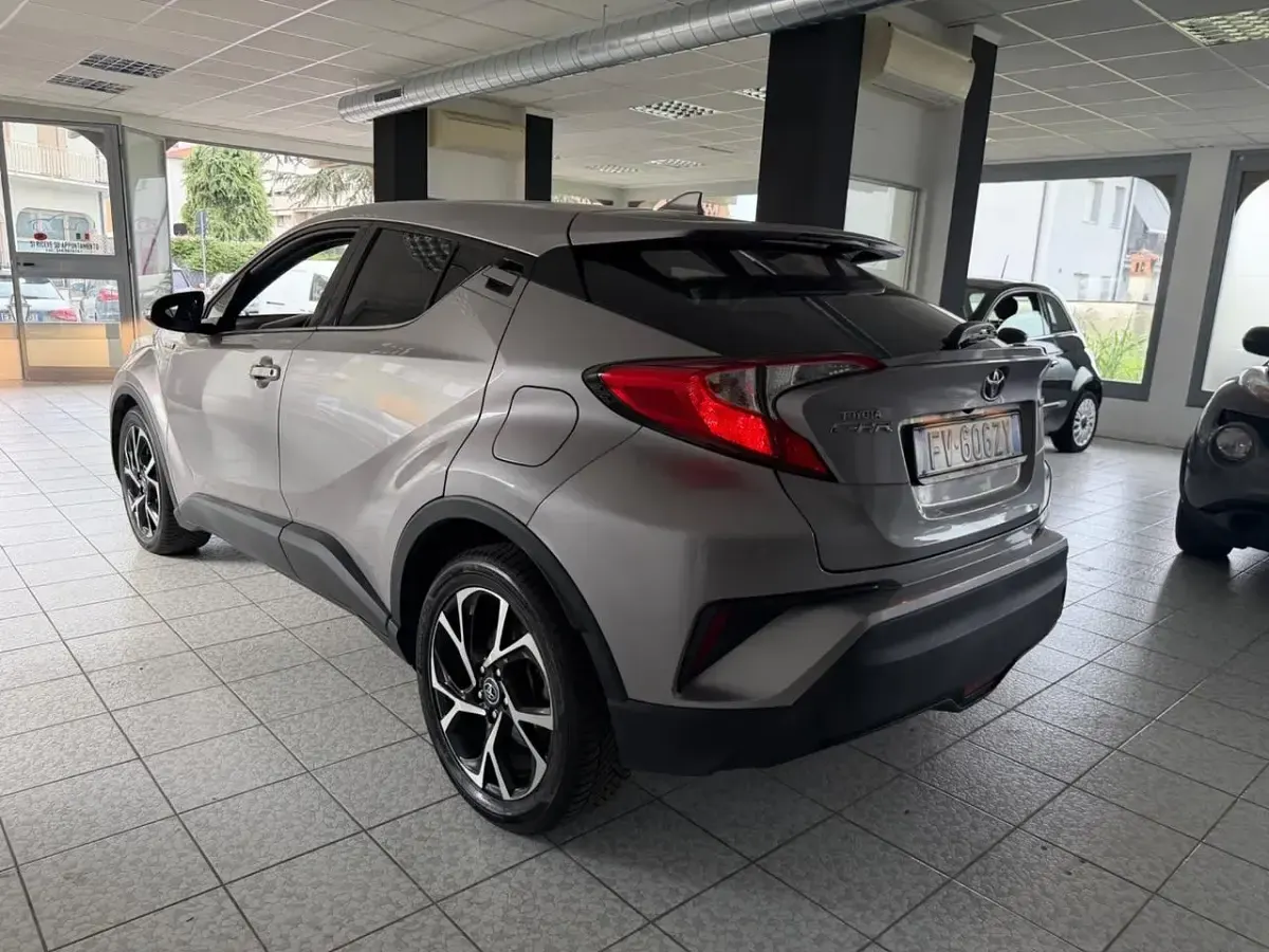 Usata Toyota C-HR Lounge 97 CV (71 kW) 2019 Grigio SUV