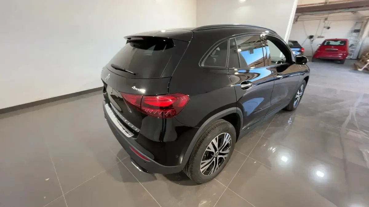 Usata Mercedes GLA200 Advanced Plus 150 CV (110 kW) 2024 Nero SUV