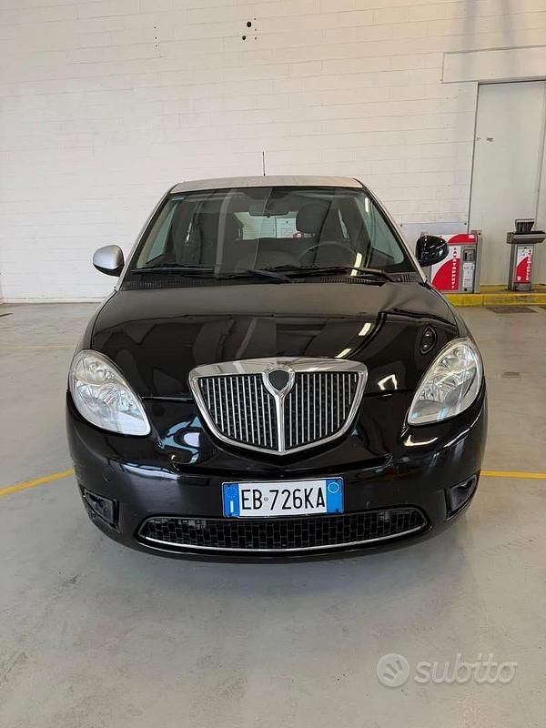 Gebraucht Lancia Ypsilon 69 PS (50 kW) 2010 Schwarz Kleinwagen