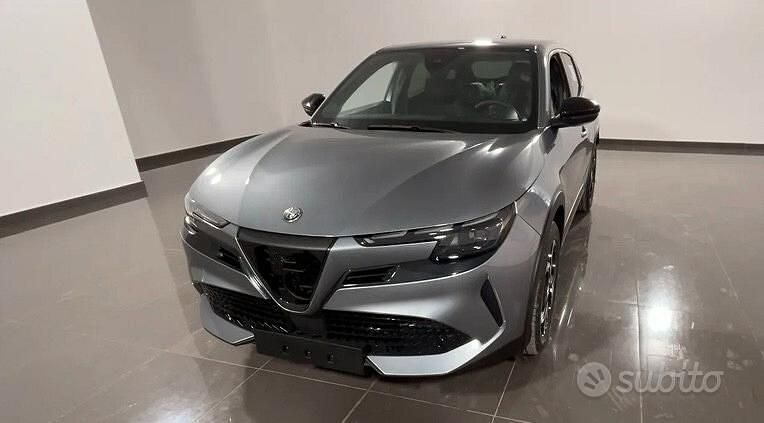 Grigio Usata 2024 Alfa Romeo Junior Edizione Speciale SUV | 30.490 € (Buon prezzo) - Immagine 1/4