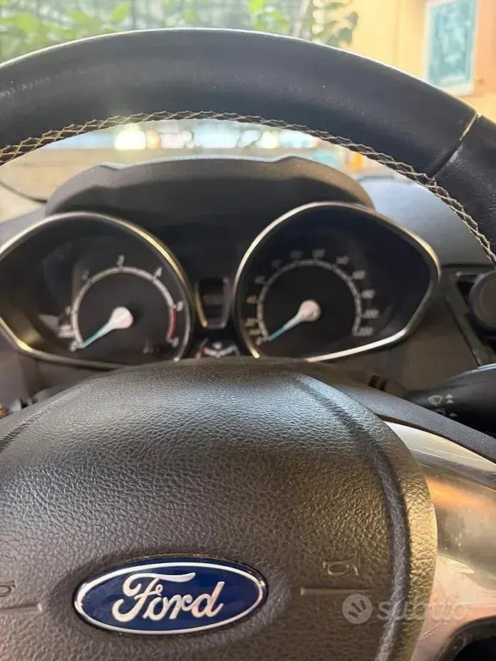 Usata Ford Fiesta 70 CV (51 kW) 2017 Grigio Utilitaria
