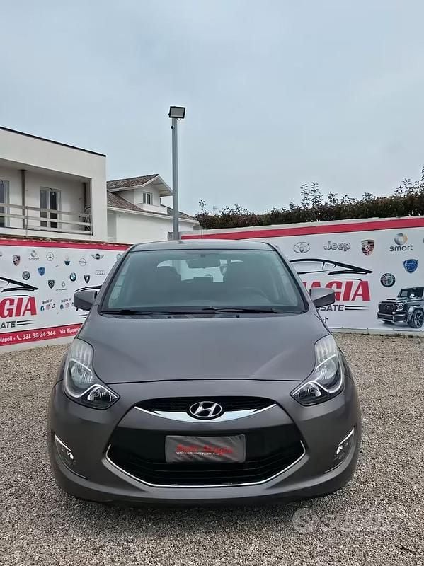 Usata Hyundai ix20 Comfort 90 CV (66 kW) 2011 Grigio Utilitaria
