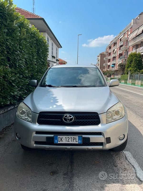 Usata Toyota RAV4 128 CV (94 kW) 2008 SUV
