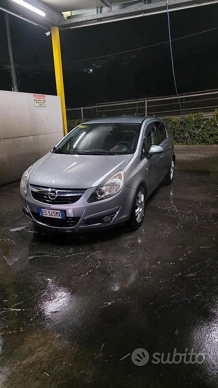 Usata Opel Corsa Edition 75 CV (55 kW) 2010 Grigio Berlina