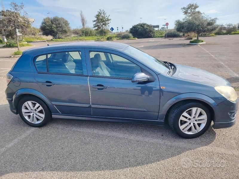 Blu Usata 2008 Opel Astra Enjoy Tre volumi | 1300 € - Immagine 1/4