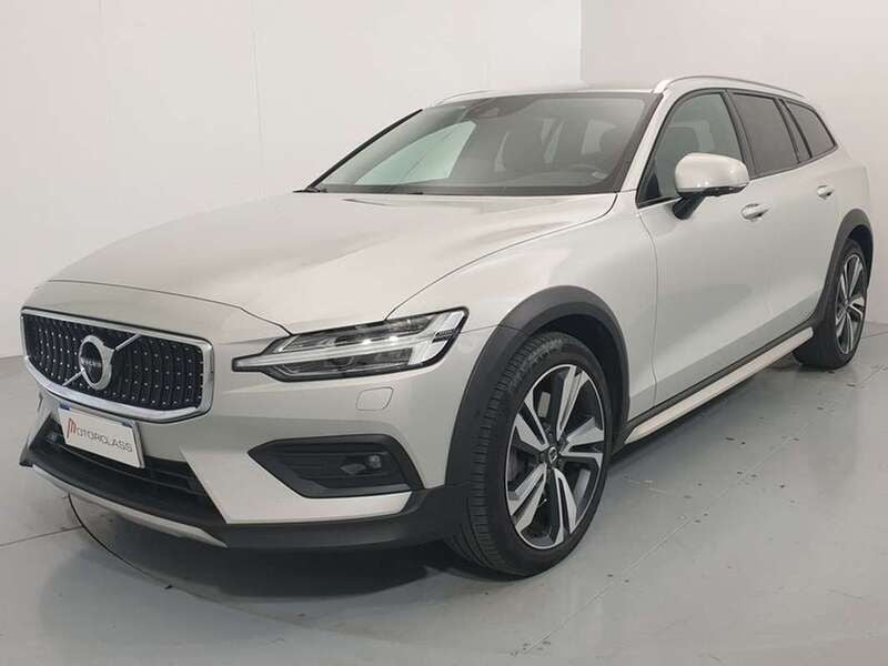 Usata 2020 Volvo V60 CC Pro Station wagon | 27.900 € (Buon prezzo) - Immagine 1/4