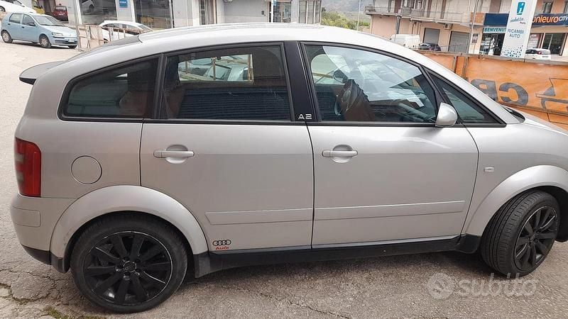 Usata Audi A2 75 CV (55 kW) 2005 Grigio Utilitaria