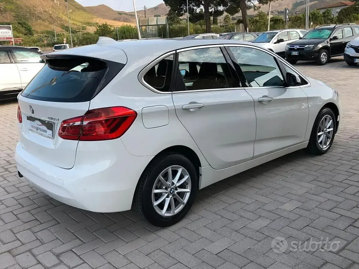 Usata BMW 216 Active Tourer Advantage 116 CV (85 kW) 2017 Bianco Monovolume