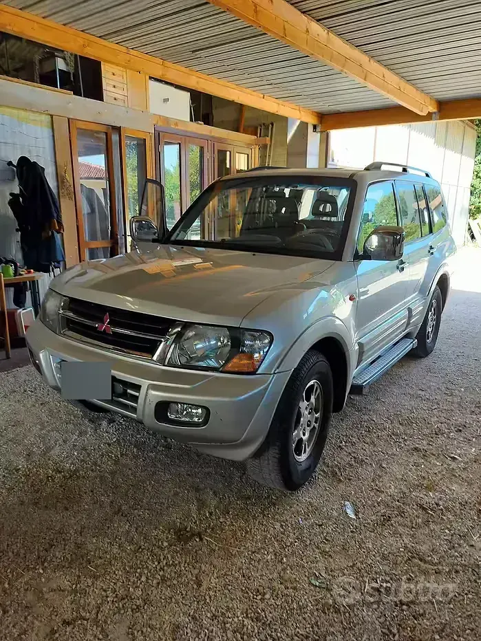 Usata Mitsubishi Pajero 160 CV (117 kW) 2003 Grigio SUV