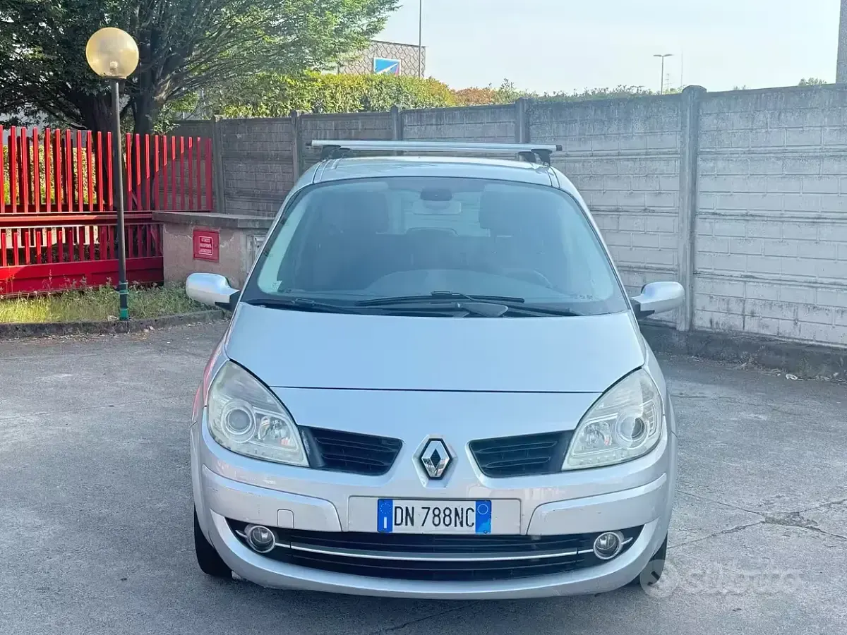 Usata Renault Scénic II 130 CV (95 kW) 2008 Grigio Monovolume
