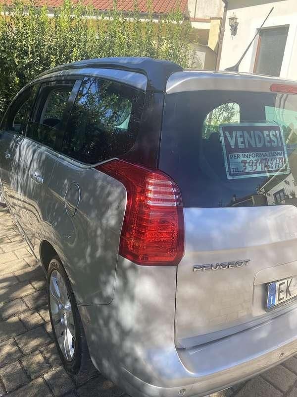 Usata Peugeot 5008 Business-Line 150 CV (110 kW) 2011 Grigio Monovolume