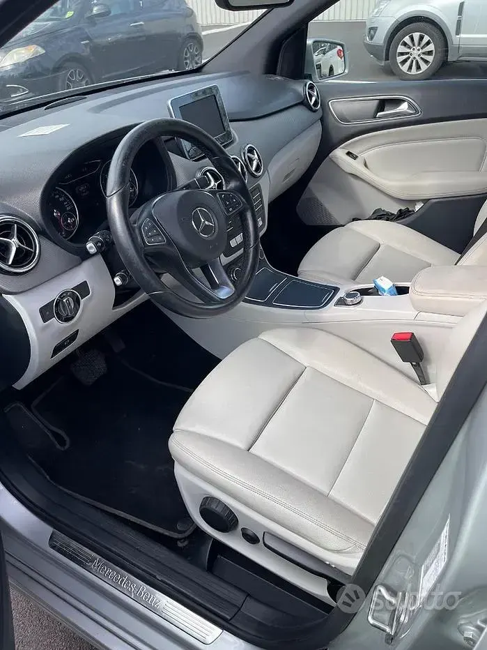 Käytetty Mercedes B180 109 HP (80 kW) 2018 Tila-auto