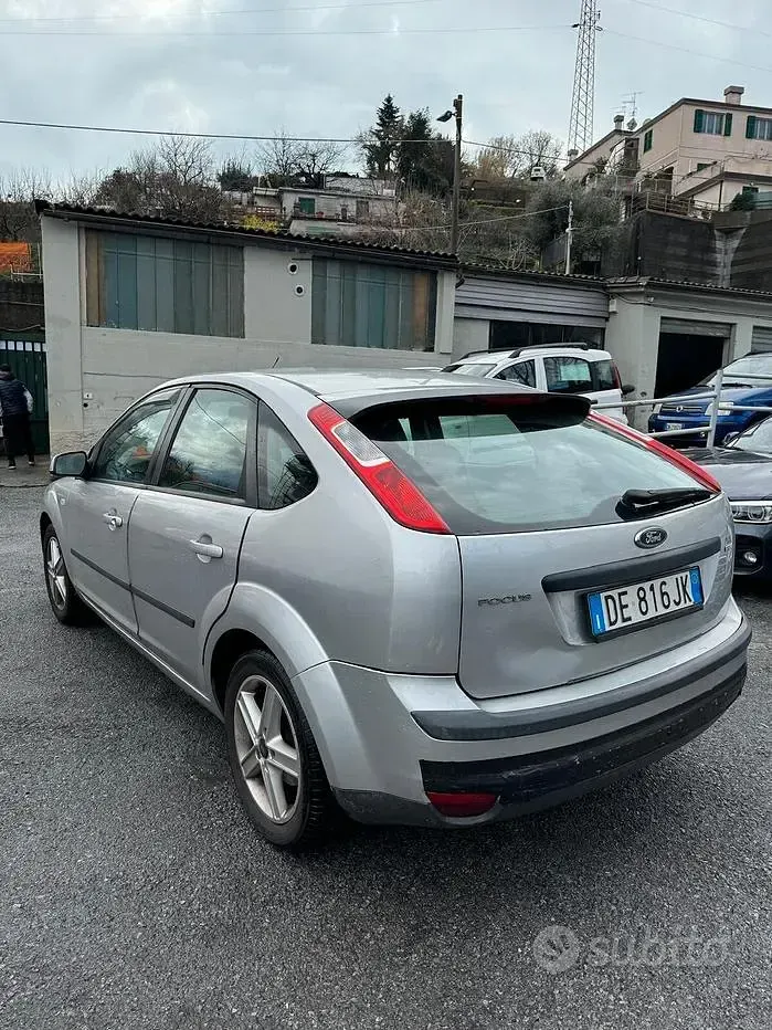 Usata Ford Focus 90 CV (66 kW) 2006 Grigio Berlina