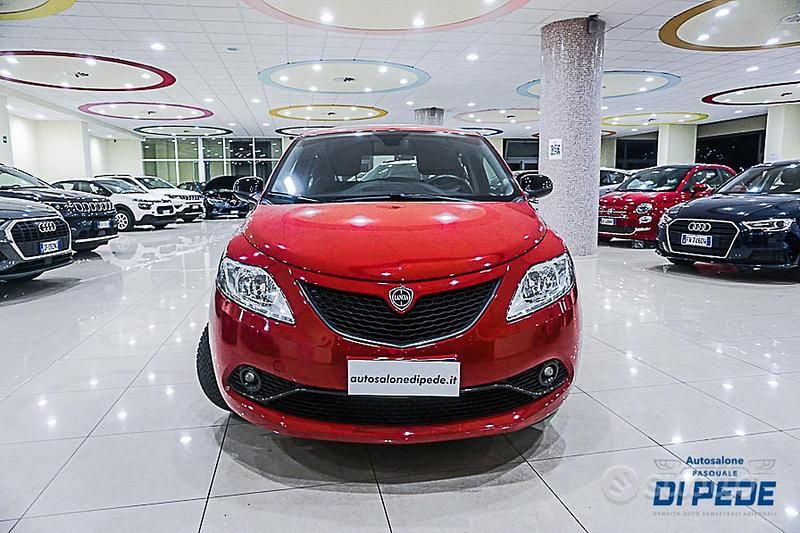 Usata Lancia Ypsilon Gold 69 CV (50 kW) 2021 Rosso Utilitaria