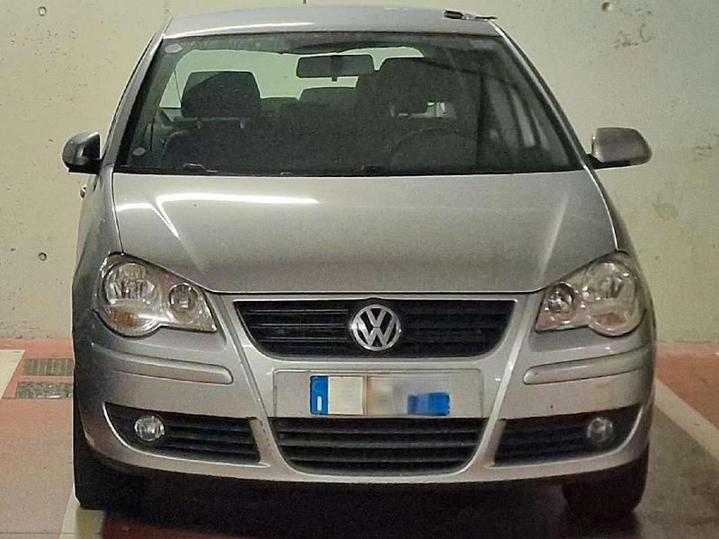 Usata VW Polo Comfortline 69 CV (50 kW) 2007 Argento Berlina