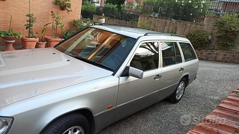 Usata Mercedes E200 136 CV (100 kW) 1995 Grigio Station wagon