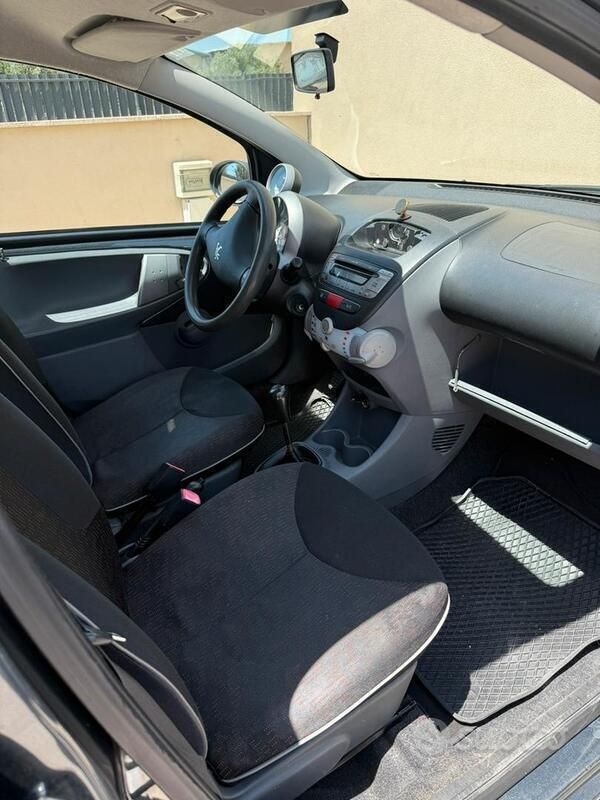 Usata Peugeot 107 68 CV (50 kW) 2009 Grigio Utilitaria