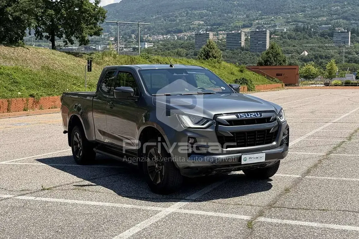 Usata Isuzu D-Max 163 CV (119 kW) 2022 Grigio Pick-up