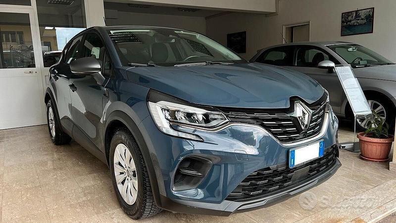 Usado Renault Captur Life 101 CV (74 kW) 2020 Gris SUV