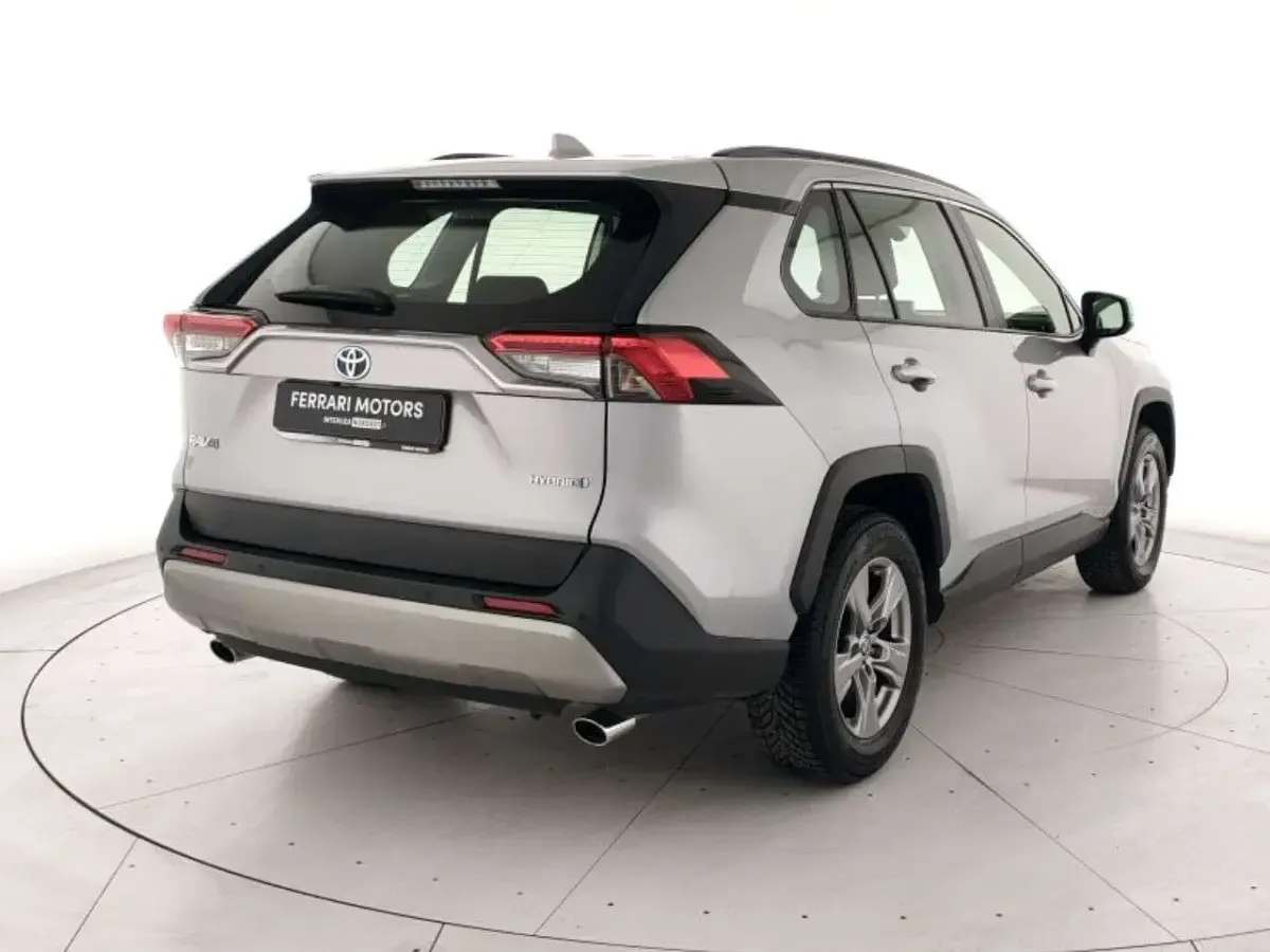 Usata Toyota RAV4 Hybrid Business Edition 218 CV (160 kW) 2022 Argento SUV