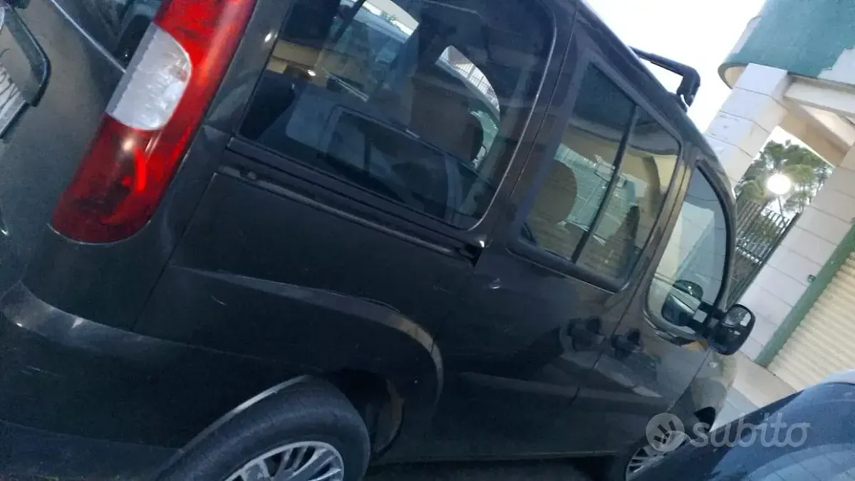 Usata Fiat Doblò 120 CV (88 kW) 2007 Marrone Monovolume