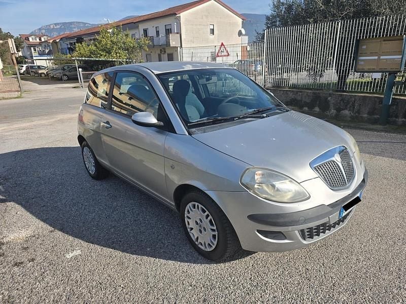 Usata Lancia Ypsilon 70 CV (51 kW) 2006 Oro Utilitaria