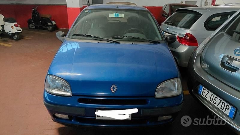 Usata Renault Clio II 58 CV (42 kW) 1998 Blu Berlina
