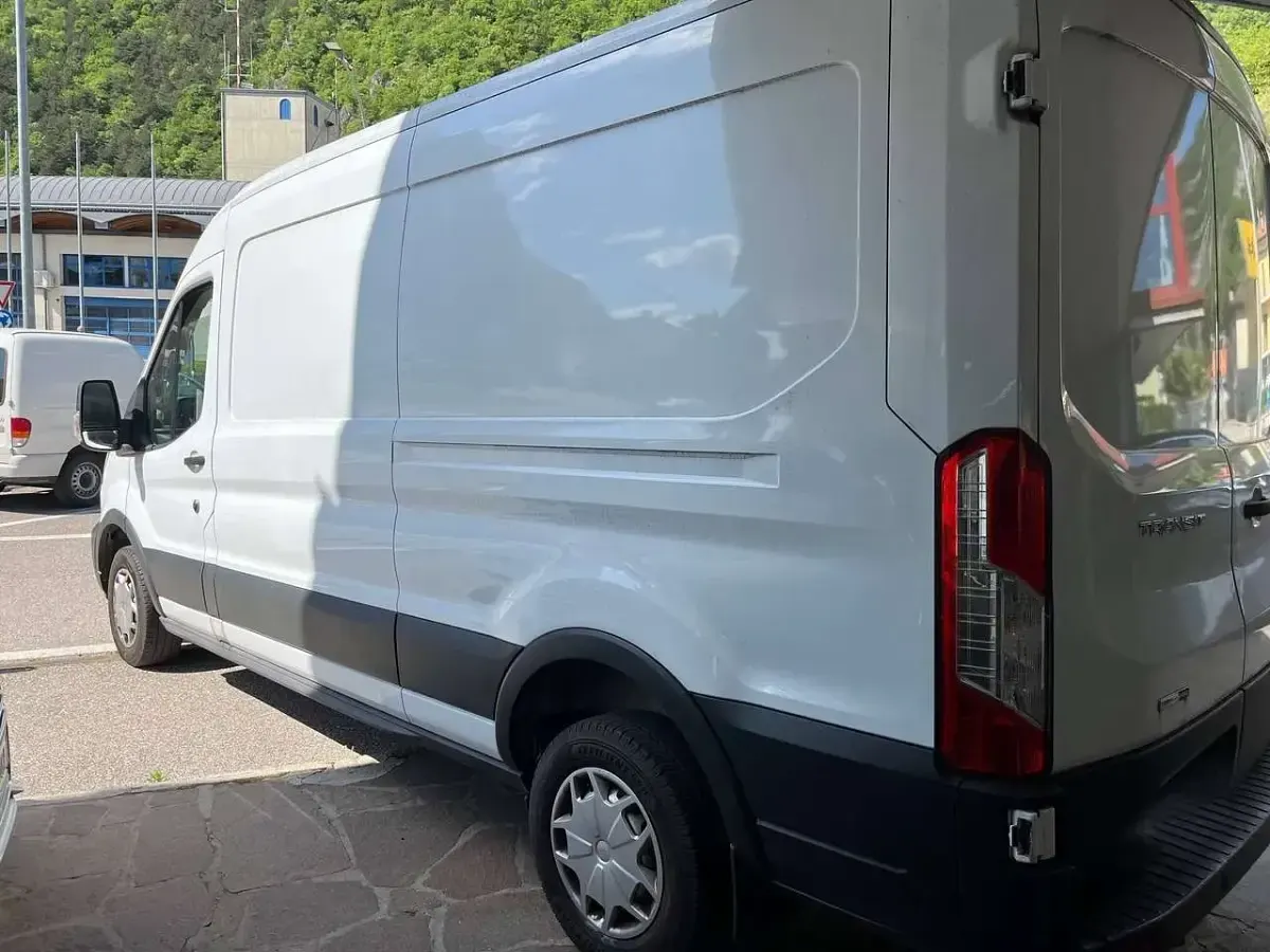Usata Ford Transit Custom Trend 170 CV (125 kW) 2022 Fuji white Furgone