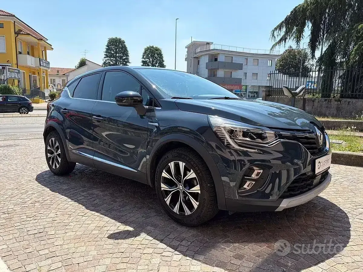 Usata Renault Captur Zen 101 CV (74 kW) 2023 Blu/azzurro SUV