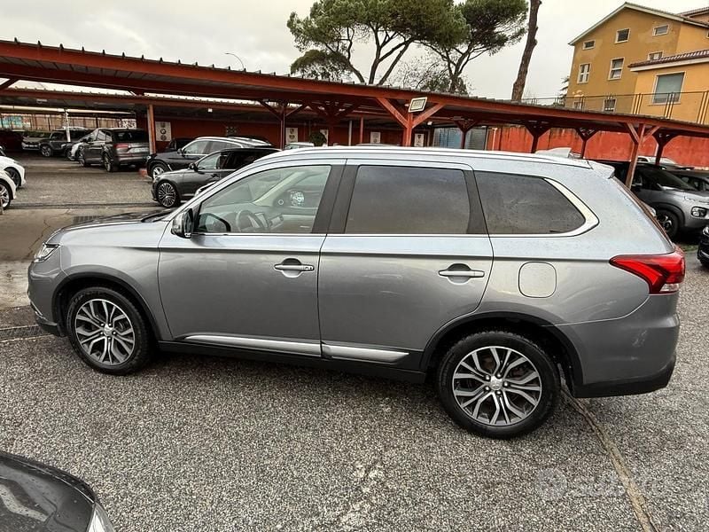 Usata Mitsubishi Outlander Instyle 150 CV (110 kW) 2018 Grigio SUV