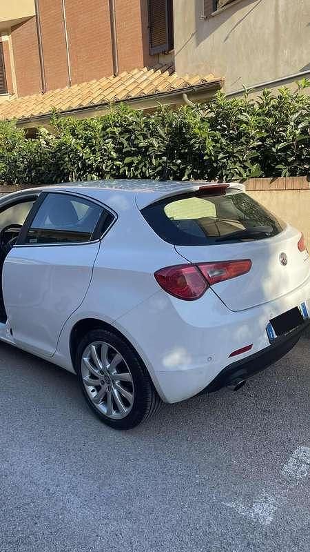 Usata Alfa Romeo Giulietta Super 120 CV (88 kW) 2016 Bianco Utilitaria