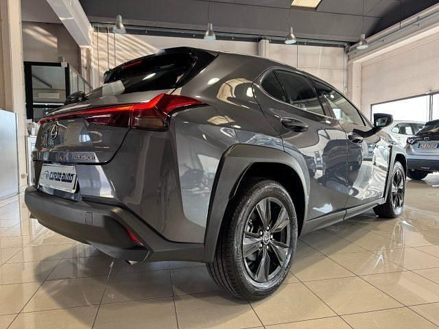 Usata Lexus UX 250h 184 CV (135 kW) 2024 Grigio scuro SUV