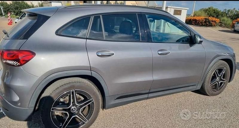 Usata Mercedes GLA200 150 CV (110 kW) 2021 Grigio SUV