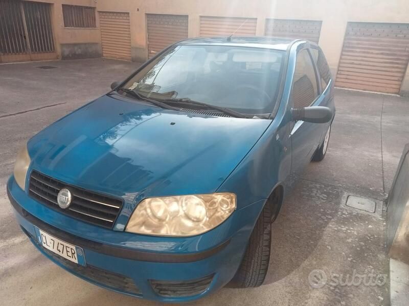 Usata 2005 Fiat Punto Due volumi | 2500 € (Buon prezzo) - Immagine 1/4