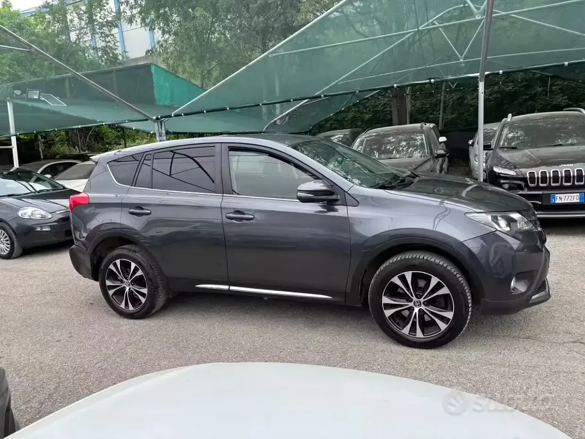 Second-hand Toyota RAV4 Style 124 CP (91 kW) 2015 Gri SUV