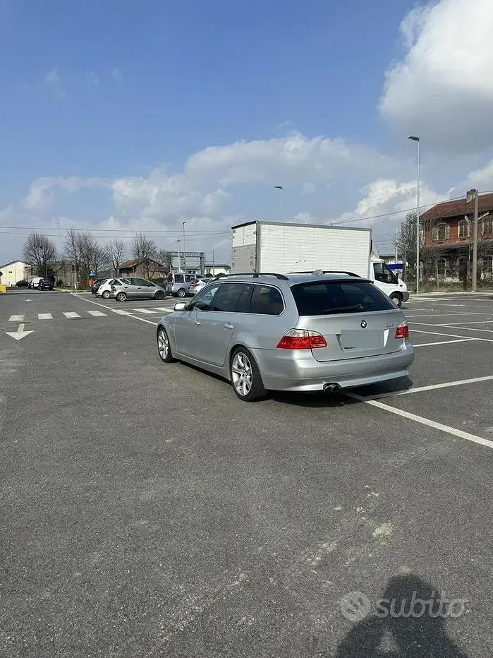 Usata BMW 535 272 CV (200 kW) 2005 Grigio Station wagon