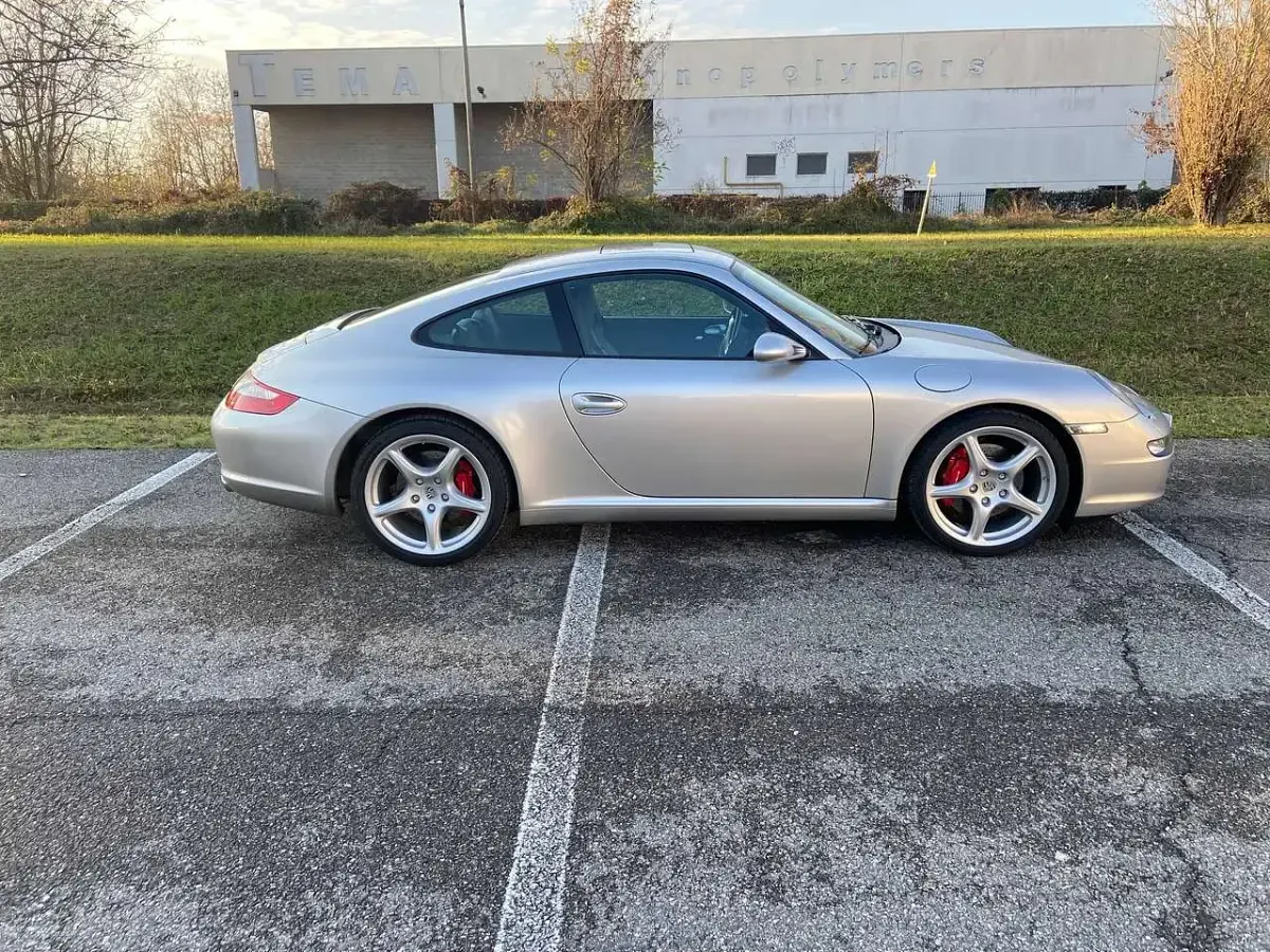 Usata Porsche 911 Carrera S 355 CV (261 kW) 2006 Artic silver metallic Coupé