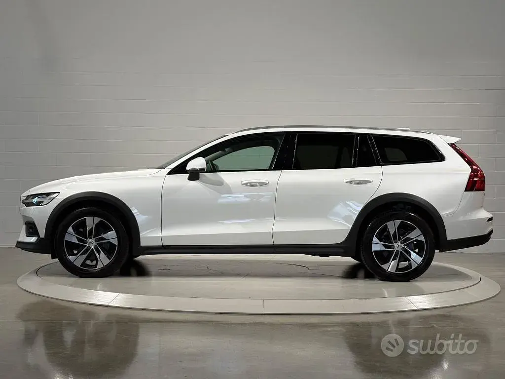 Usata Volvo V60 CC Plus 197 CV (144 kW) 2023 Bianco Station wagon